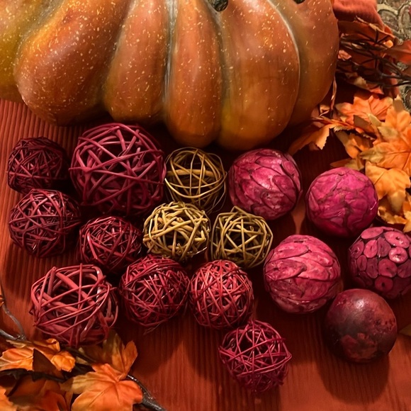 Other - Lot of red and brown decorative balls/bowl filler